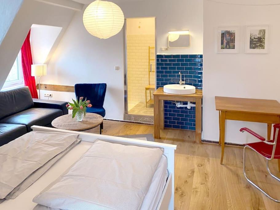 Villa Sophienschlösschen nahe Berlin - Exklusive Zeit zwischen 5 Seen mit großer Küche, gratis Sauna & 3500qm Garten