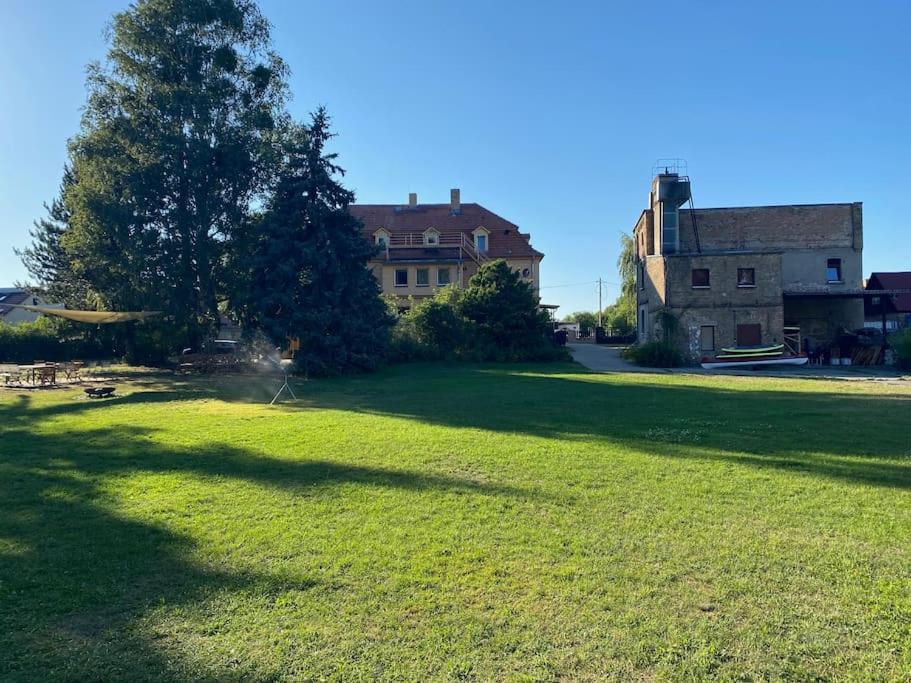 Villa Sophienschlösschen nahe Berlin - Exklusive Zeit zwischen 5 Seen mit großer Küche, gratis Sauna & 3500qm Garten