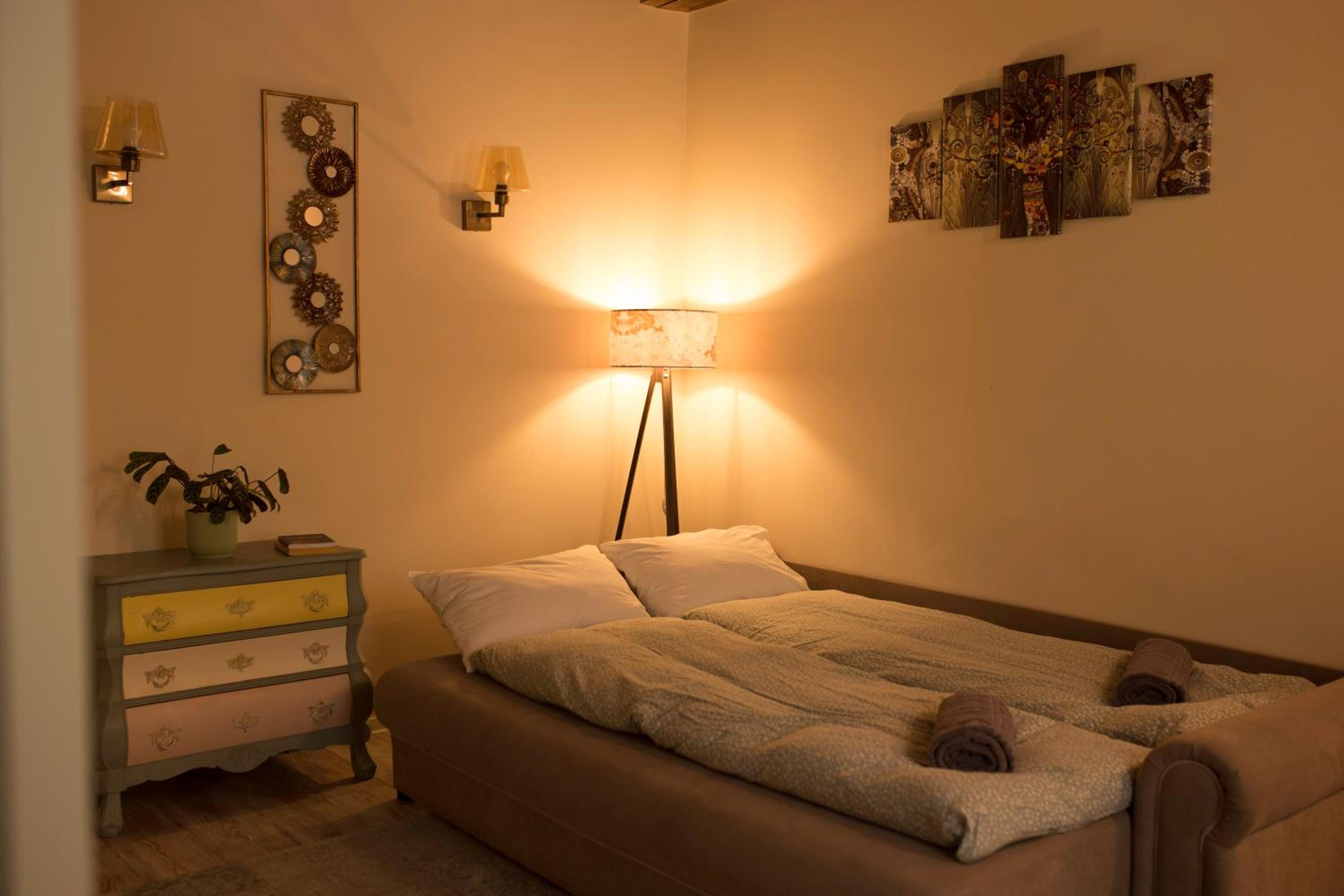 Seek and Hide - Little Julia's Hideaway view 5