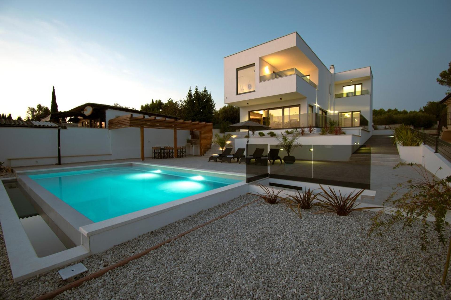 Villa Pergosa mit Meerblick in Medulin,Istrien - by Istrabook