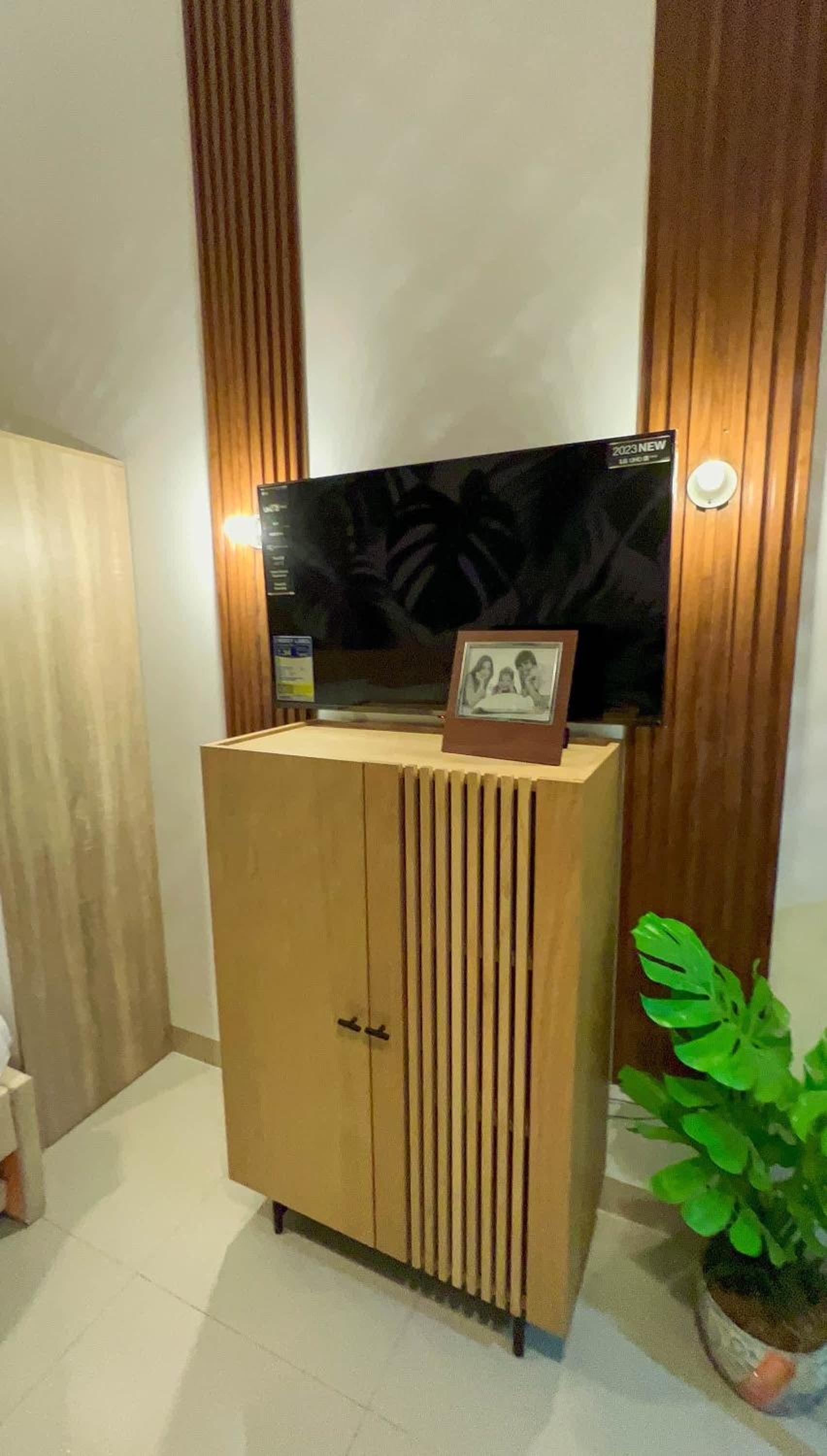 One room studio unit in green2 view 3