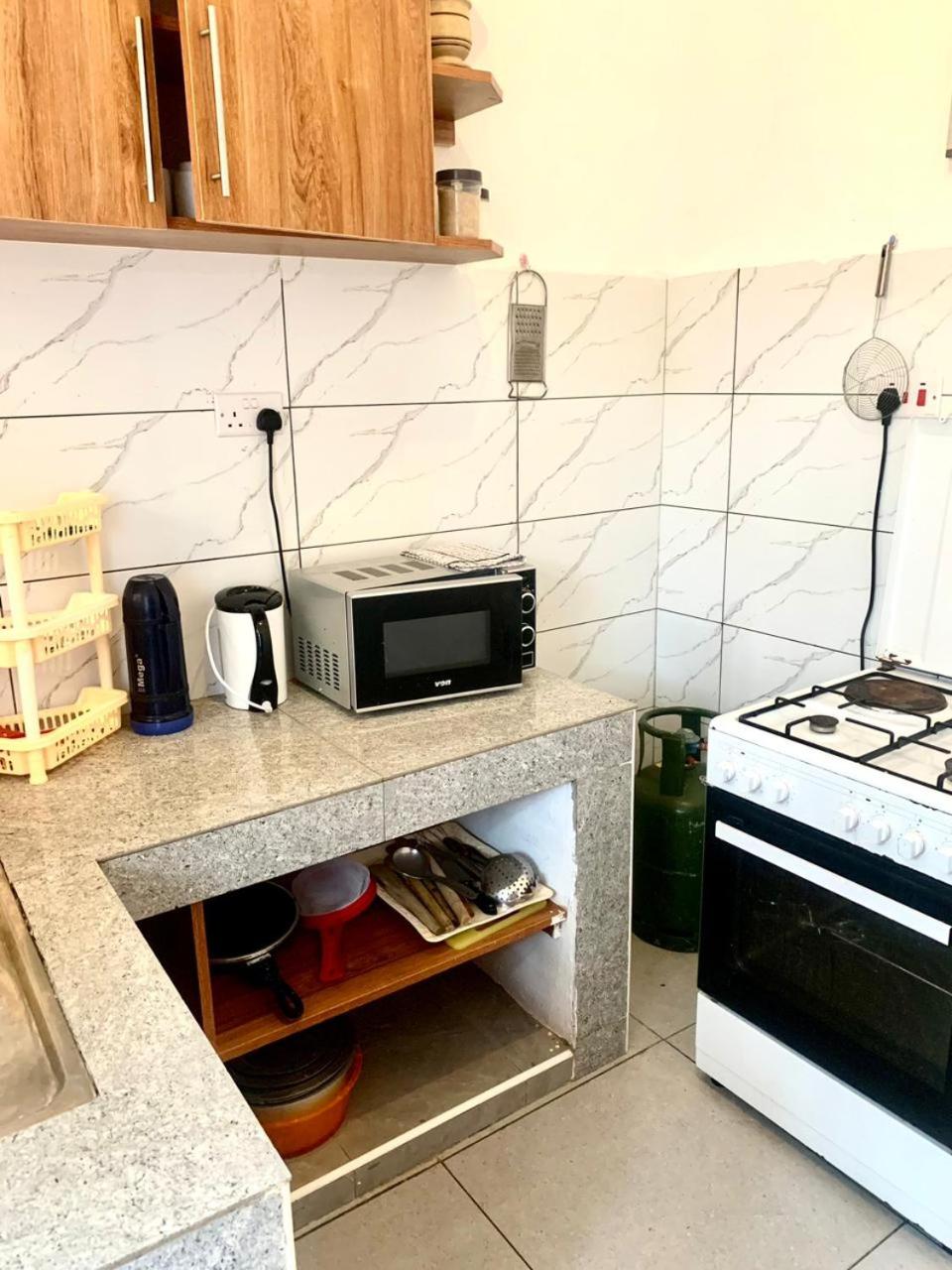 Cozy 2 bedroom, master en-suite Apartment in Bamburi with secure environment WIFI Netflix and 10min drive to the beach view 4