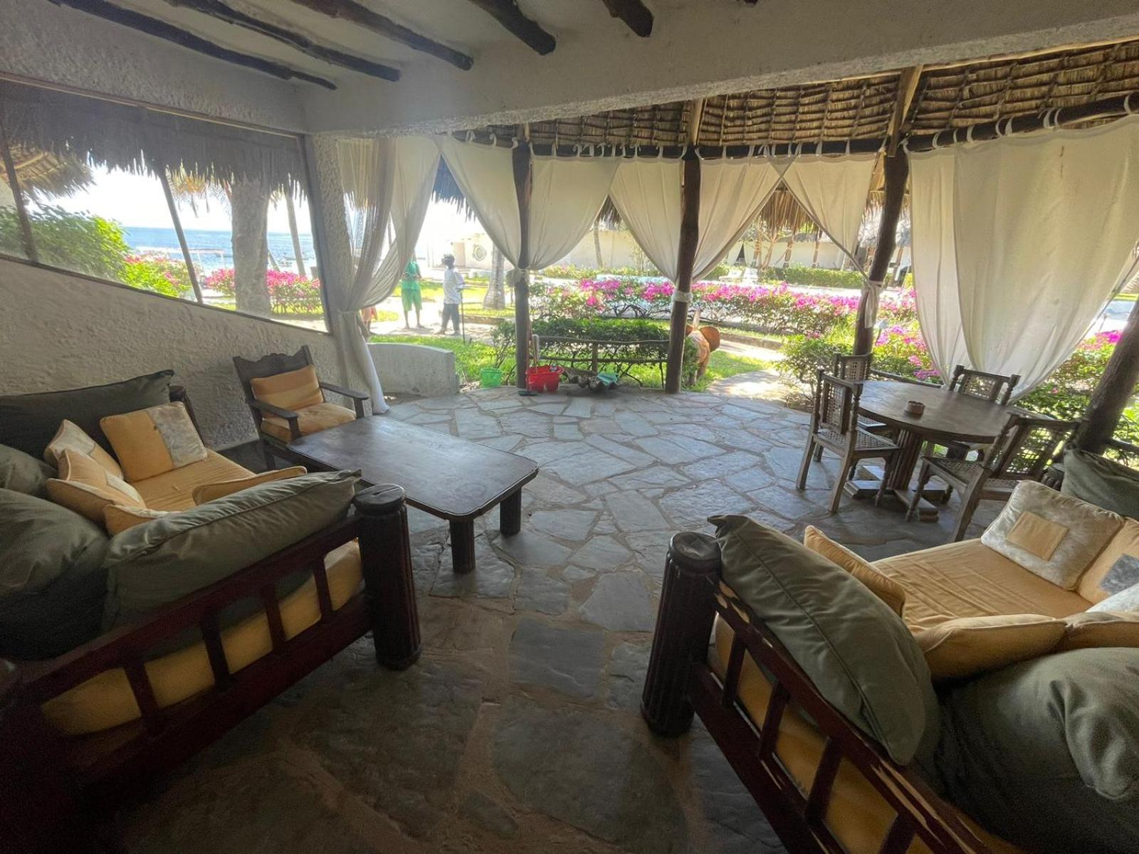 Kaleb's Serviced Beachfront Villa view 5