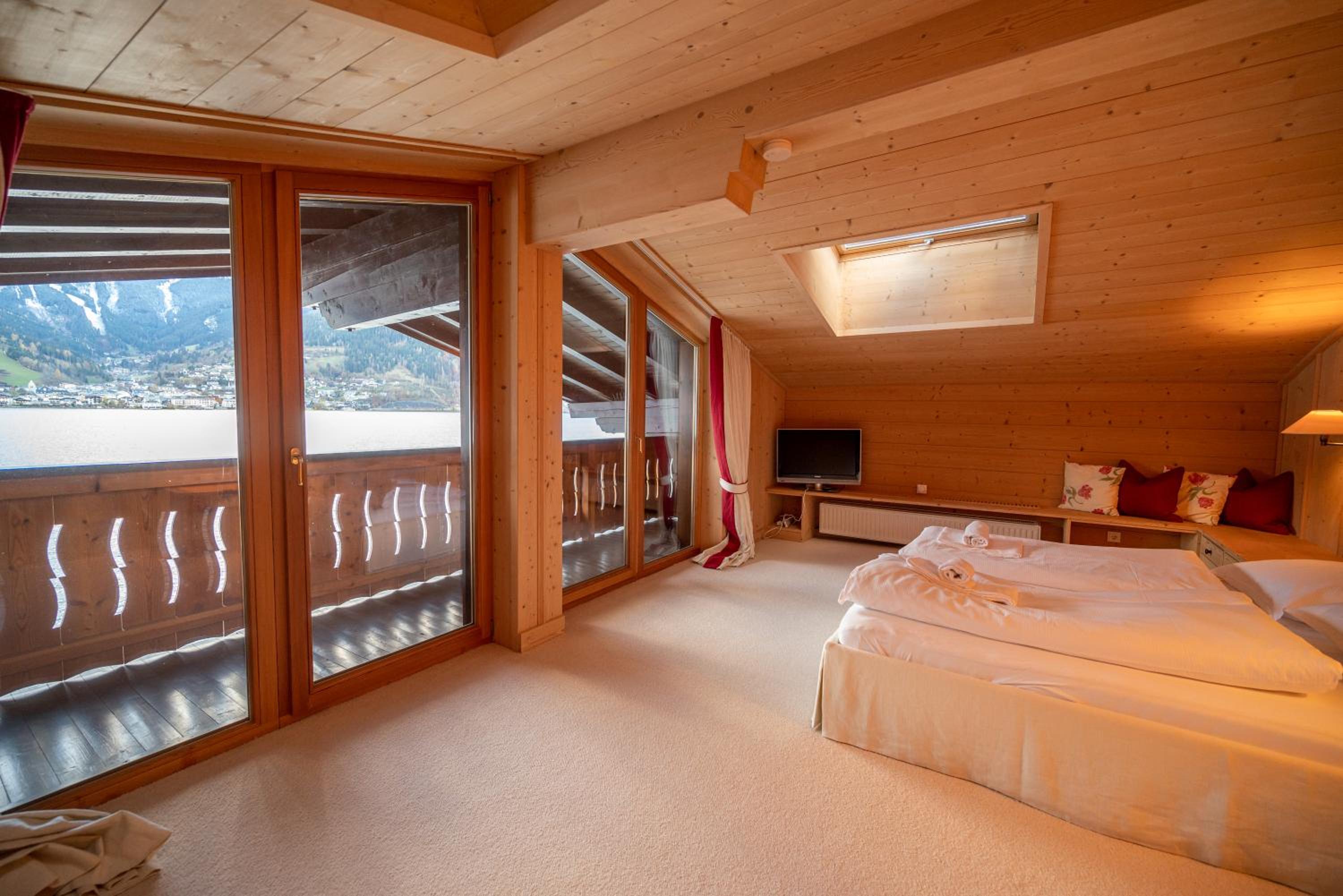 Finest Lakeside Villa Zell am See incl SUMMER CARD by All in One Apartments