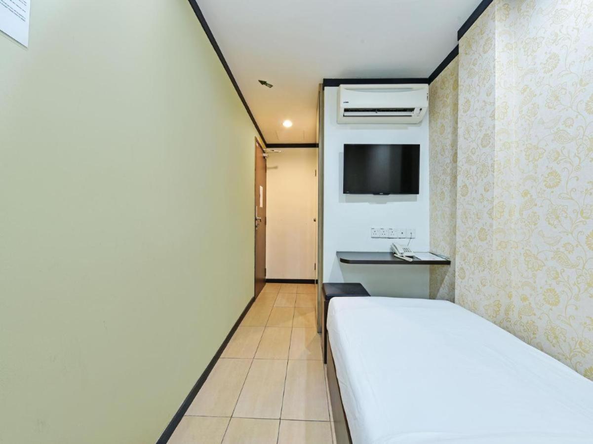 OYO 91009 One Enigma Hotel photo 5