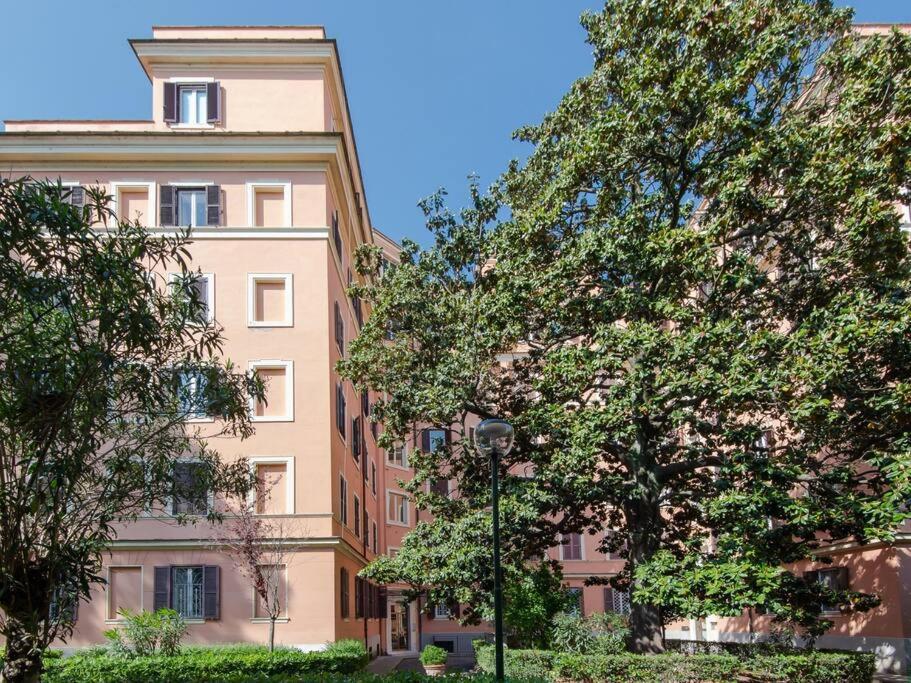 Auditorium Elegant Apartment