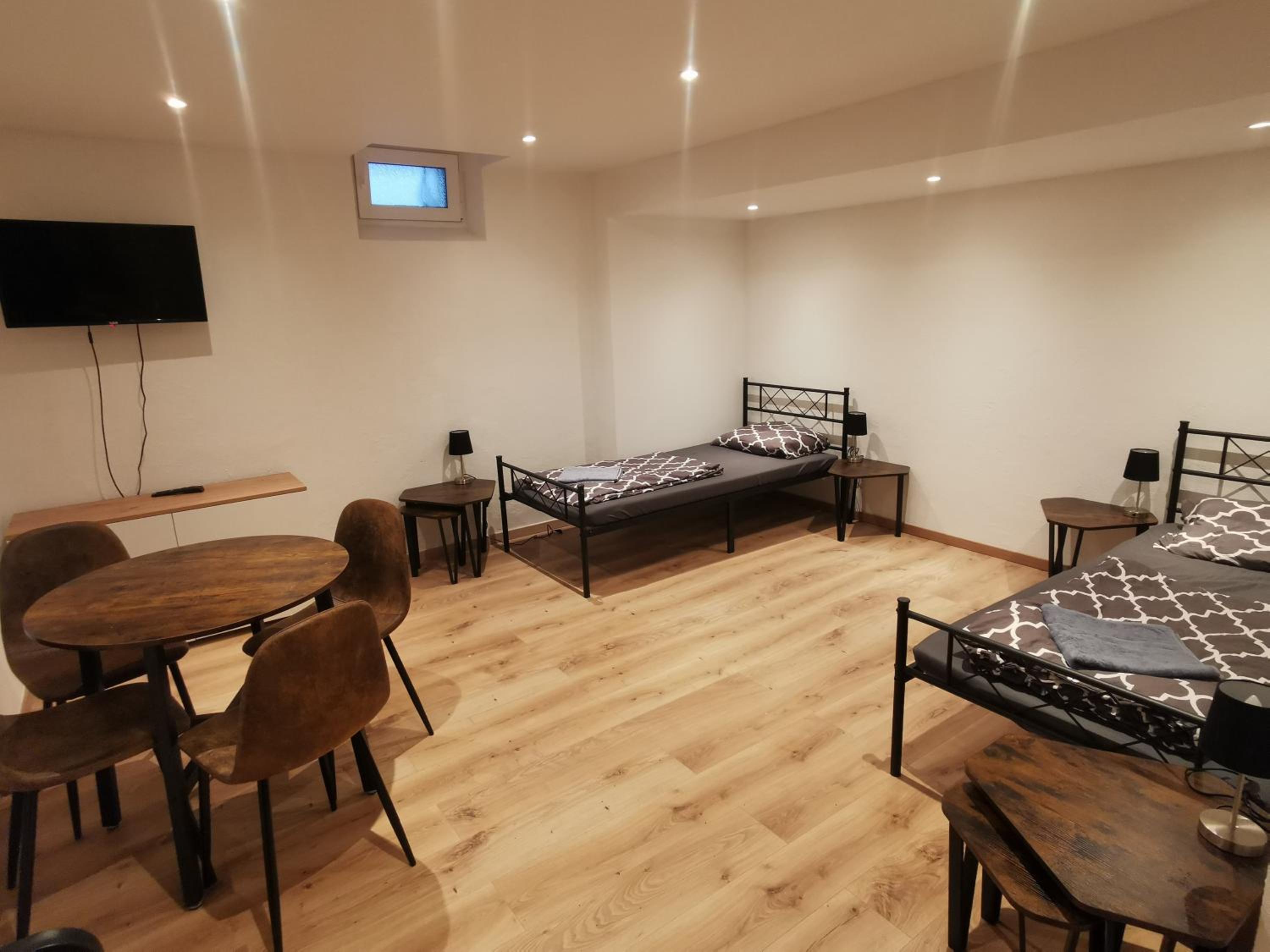 Monteurzimmer / Apartment im Souterrain Berlin Neukölln