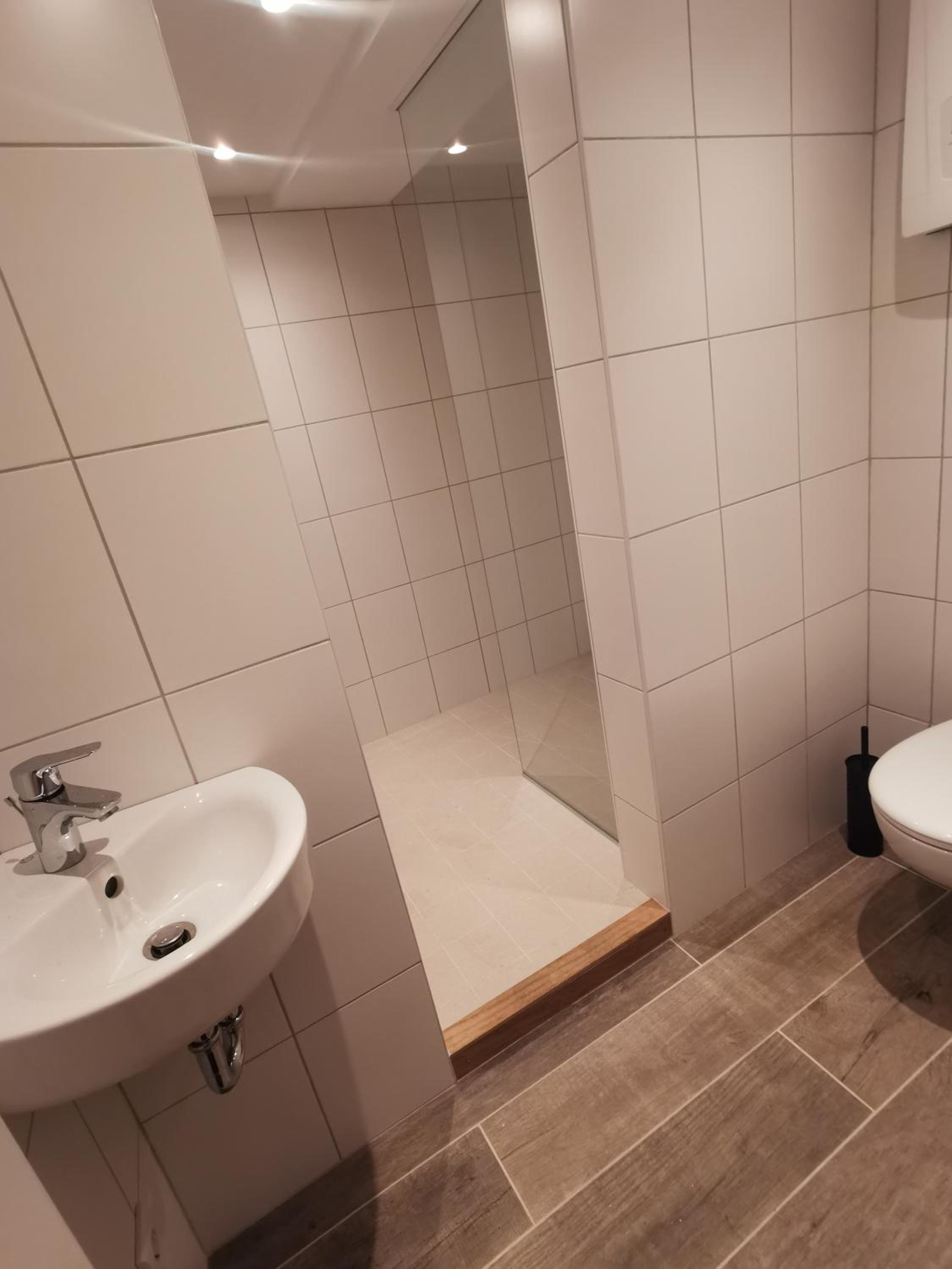 Monteurzimmer / Apartment im Souterrain Berlin Neukölln