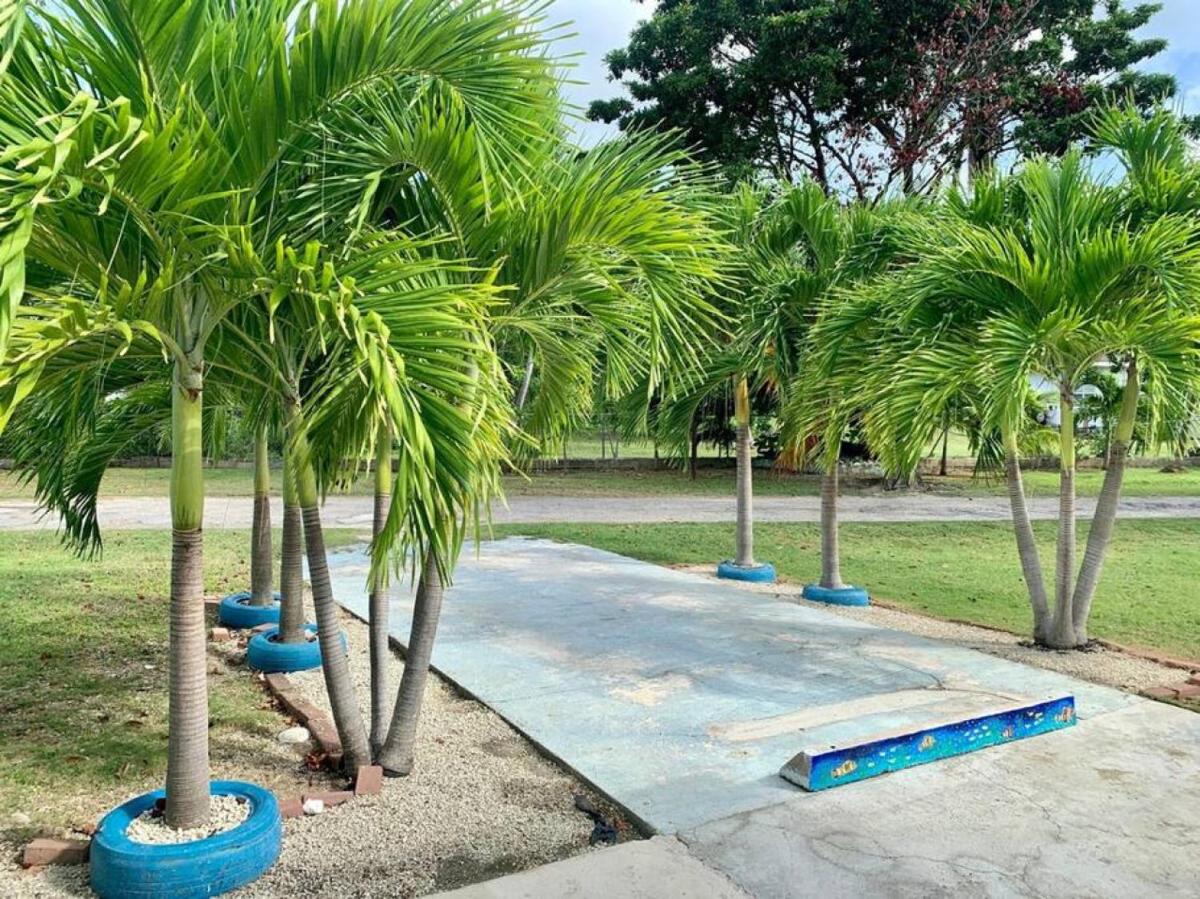 SUITE 4, BLUE PAVILION - Steps to BEACH