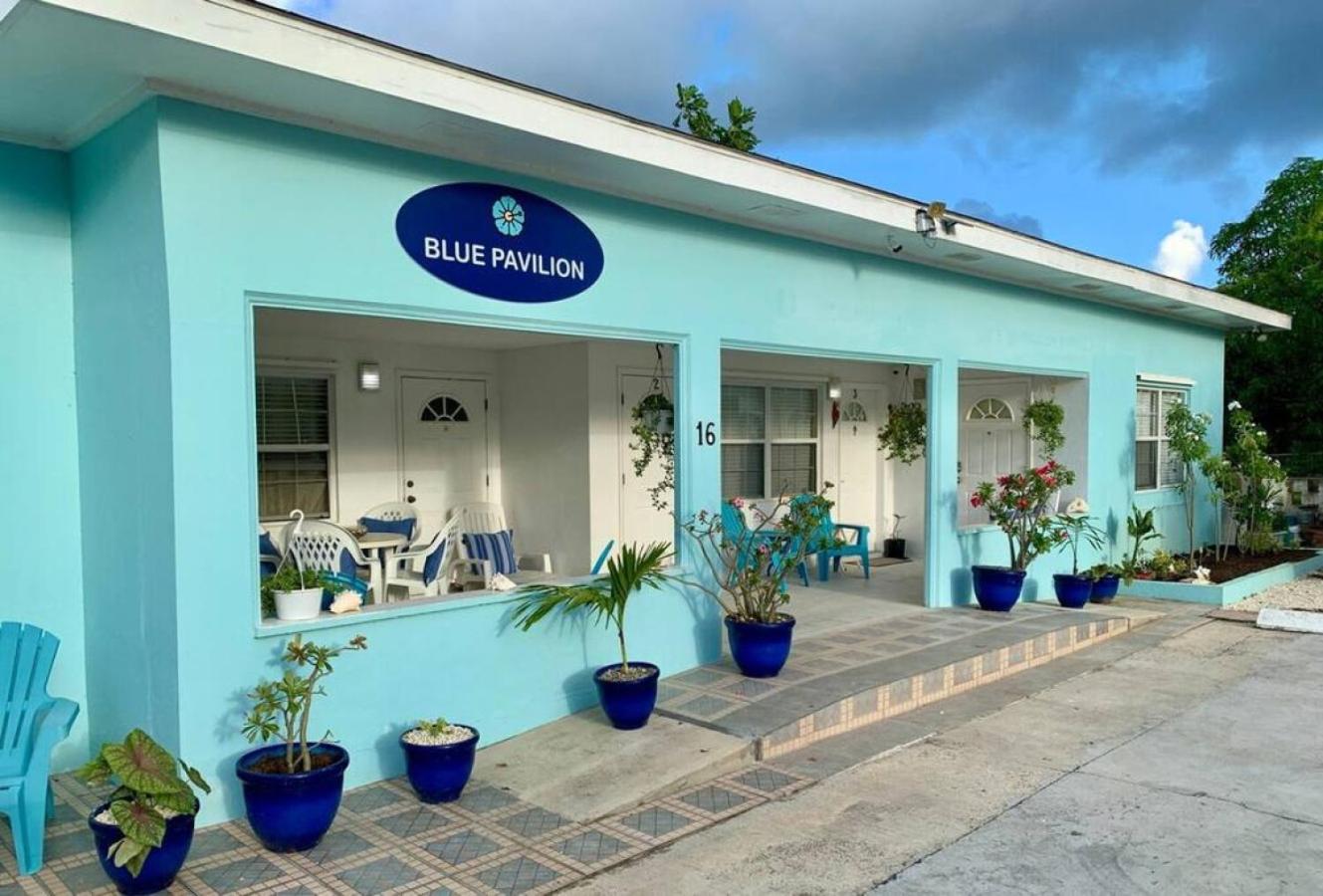 SUITE 4, BLUE PAVILION - Steps to BEACH