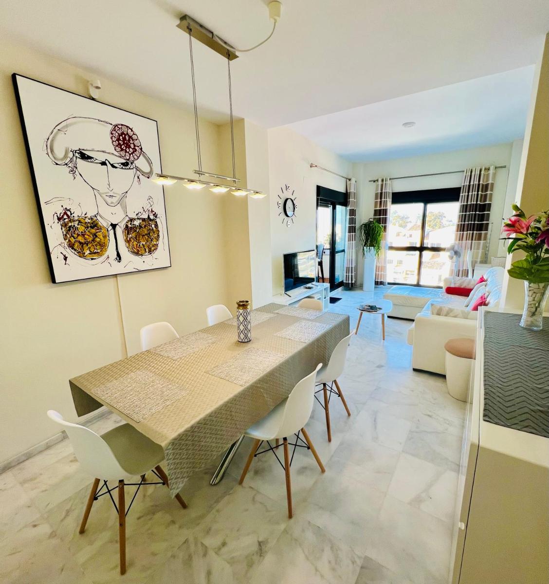 Splendid two bedroom penthouse located between Cancellada and Estepona view 3