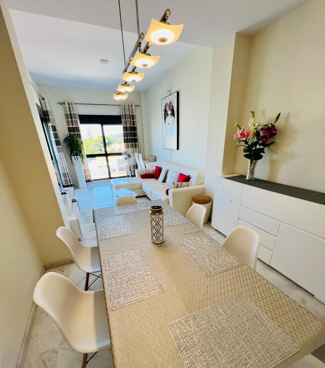 Splendid two bedroom penthouse located between Cancellada and Estepona view 4