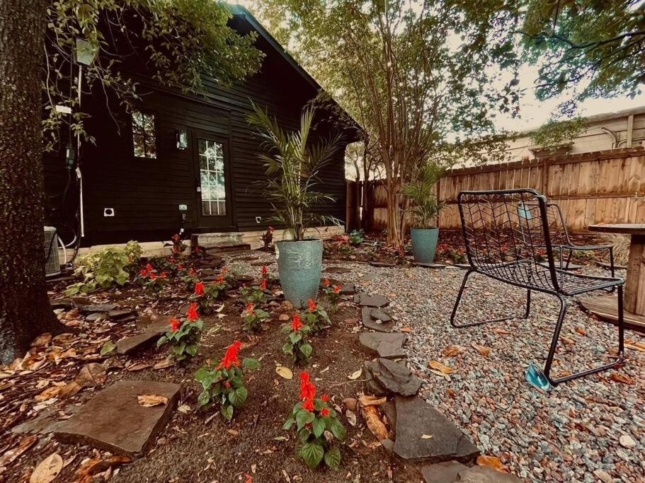 Midnight Bungalow, near Cargo District & Downtown Wilmington view 4
