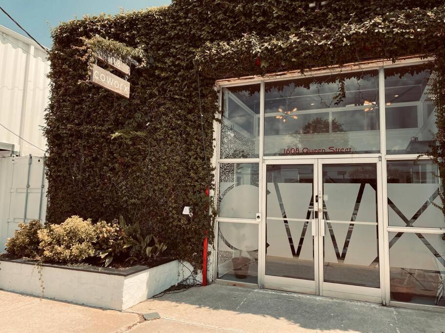 Midnight Bungalow, near Cargo District & Downtown Wilmington view 5