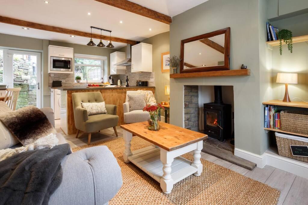 Apple Cottage: 19th Century Charm in Calder Valley view 2