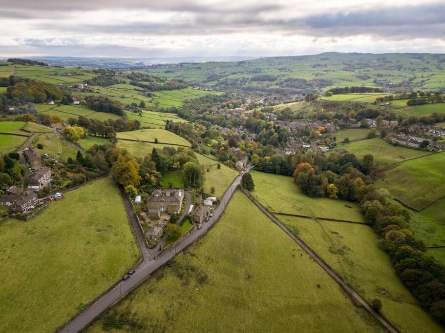 Apple Cottage: 19th Century Charm in Calder Valley view 5
