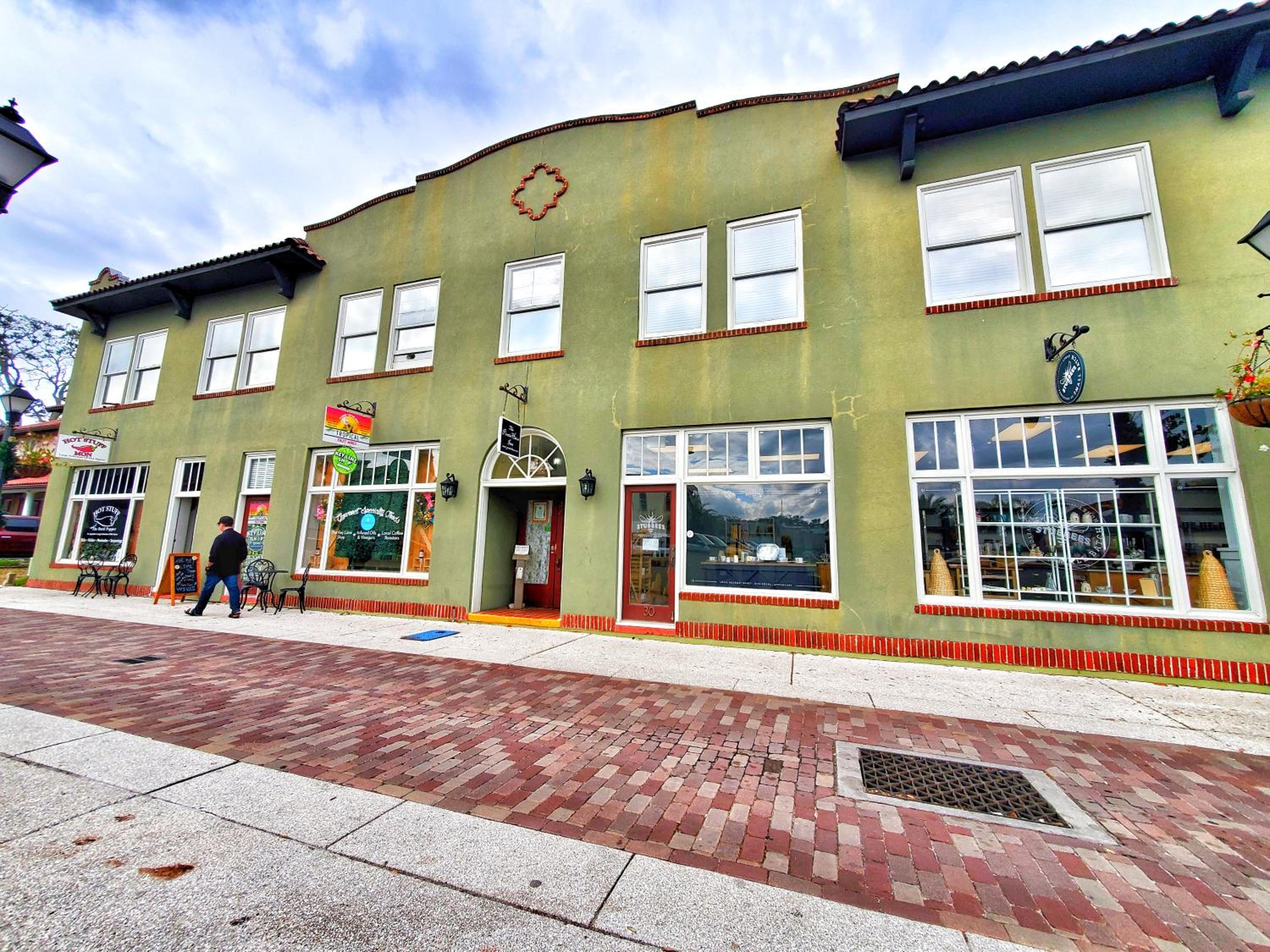 Hotel The Pirate Haus Inn - Image 1