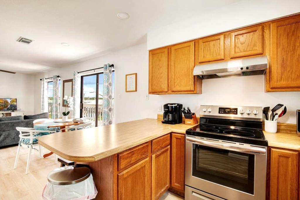 Deeded Beach Access in Heart of GS and 10 min Walk to Hangout view 2