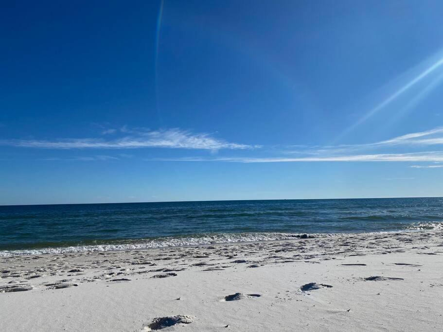 Deeded Beach Access in Heart of GS and 10 min Walk to Hangout view 5
