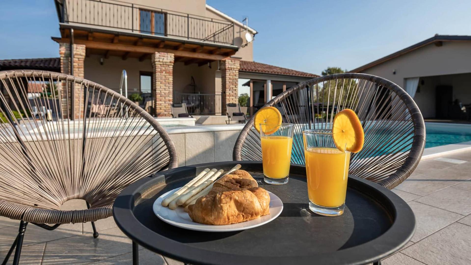 Wonderful Villa Mattuzzi with private pool near the town by WiiBuk view 4