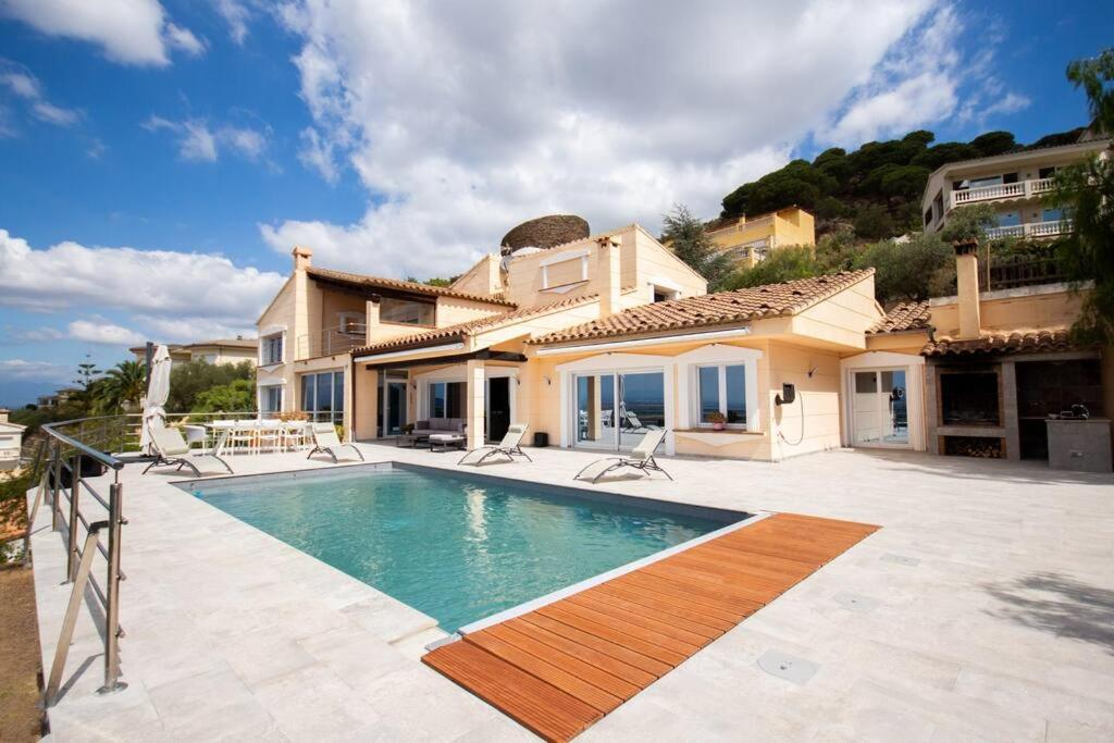 Villa Luxueuse, 2 piscines, spa et salle de sport, 5 chambres, 4 salles de bain view 3