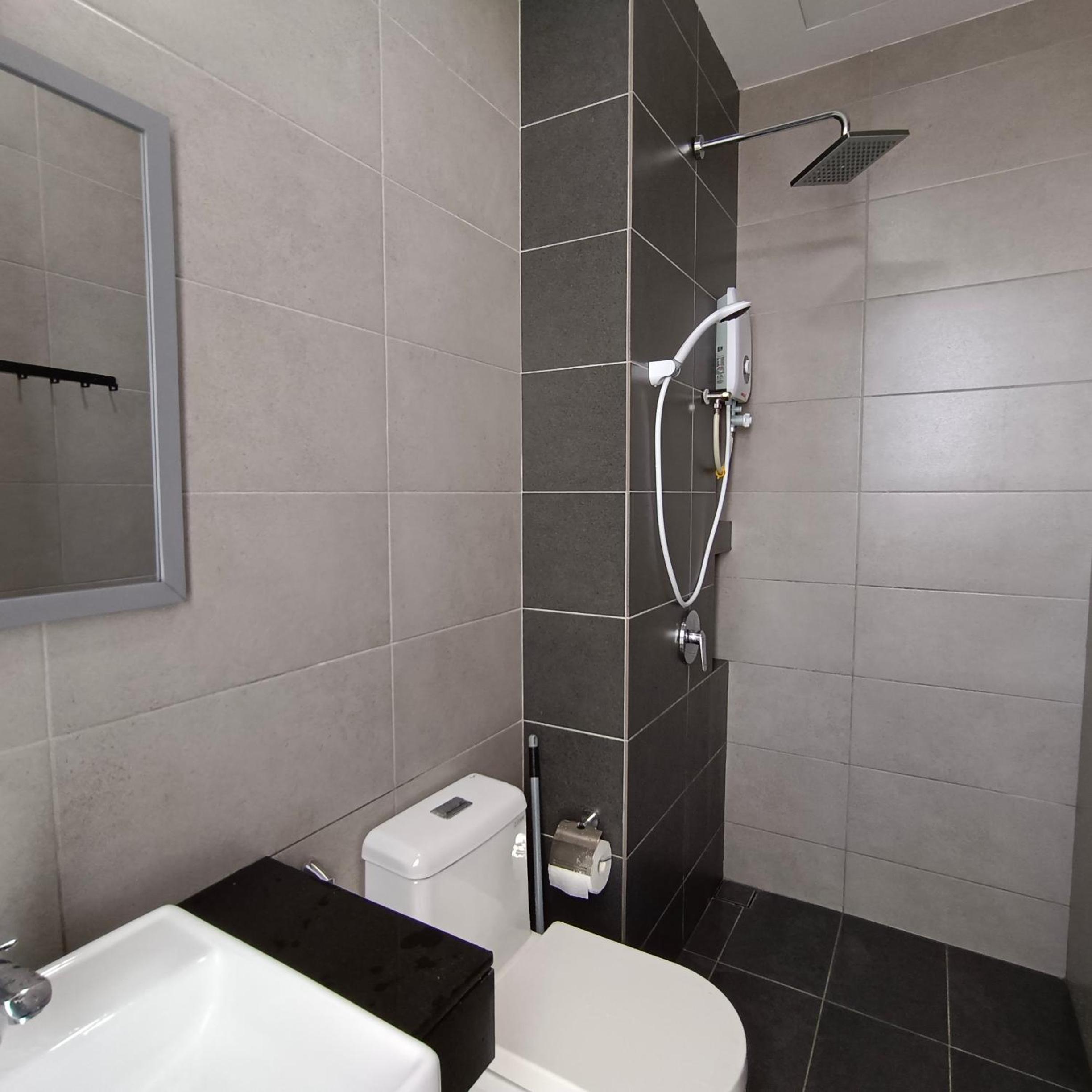 Veneto Penang homestay 3BR with infinity pool
