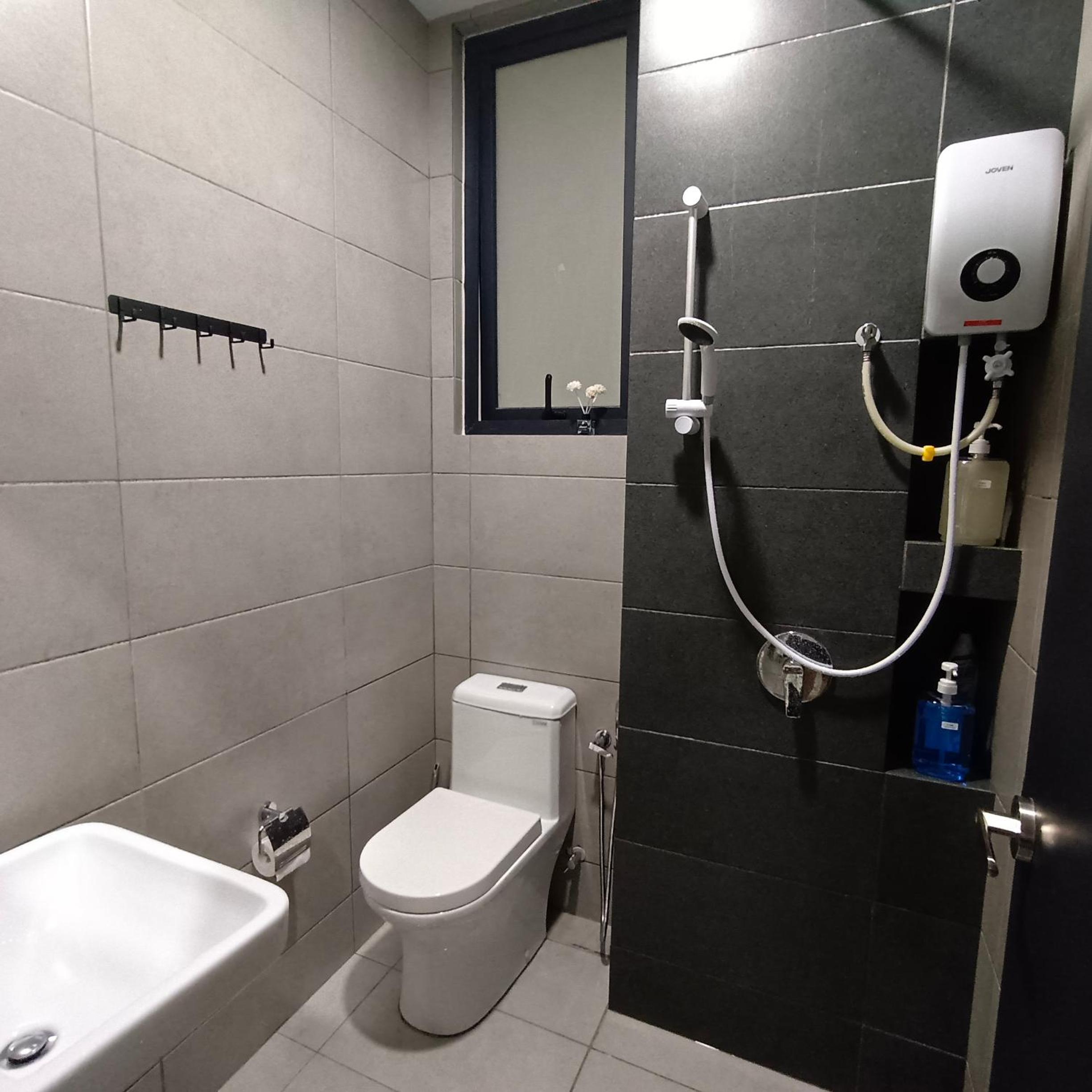 Veneto Penang homestay 3BR with infinity pool