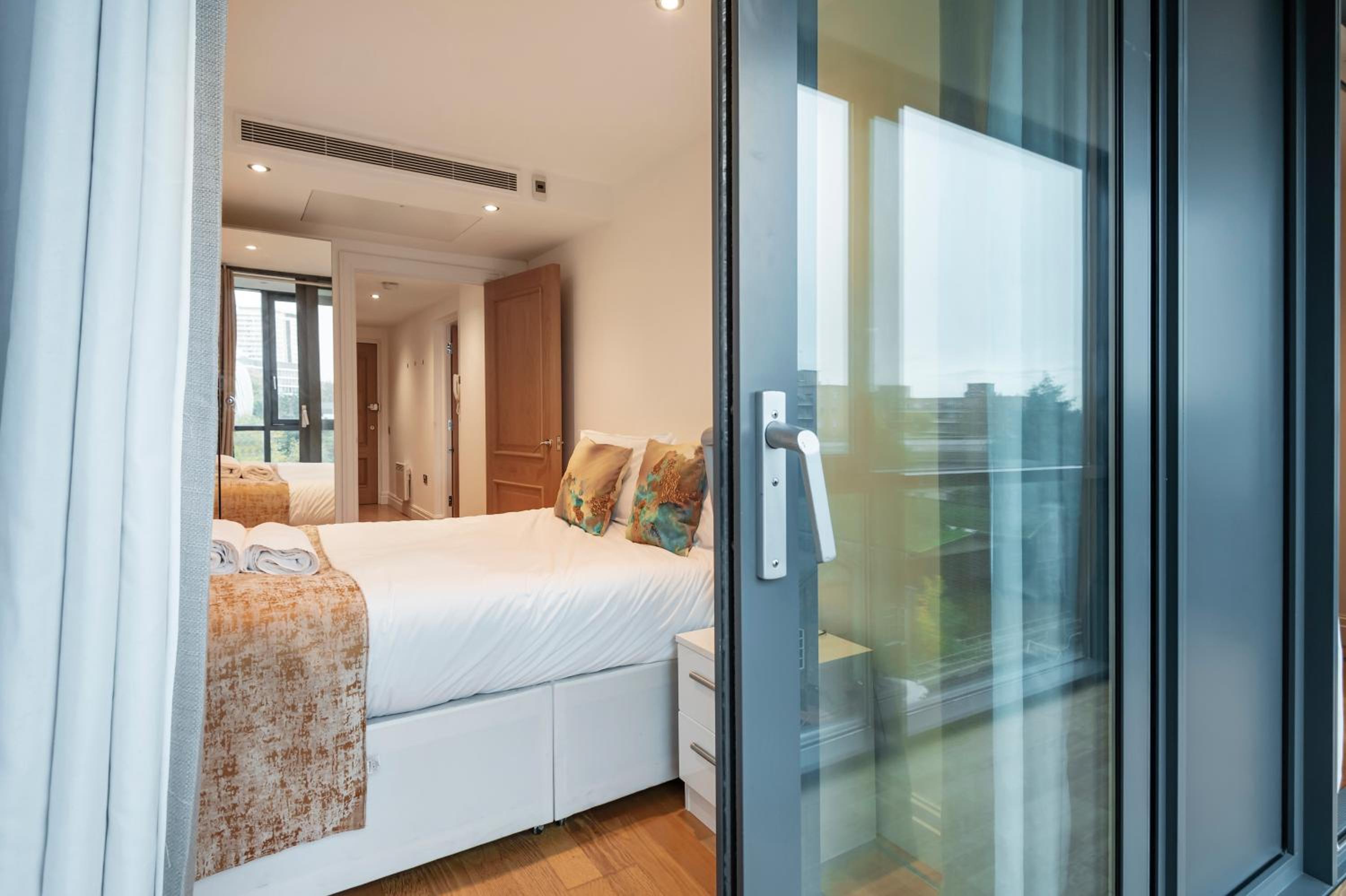 Paddington Basin View Apartment