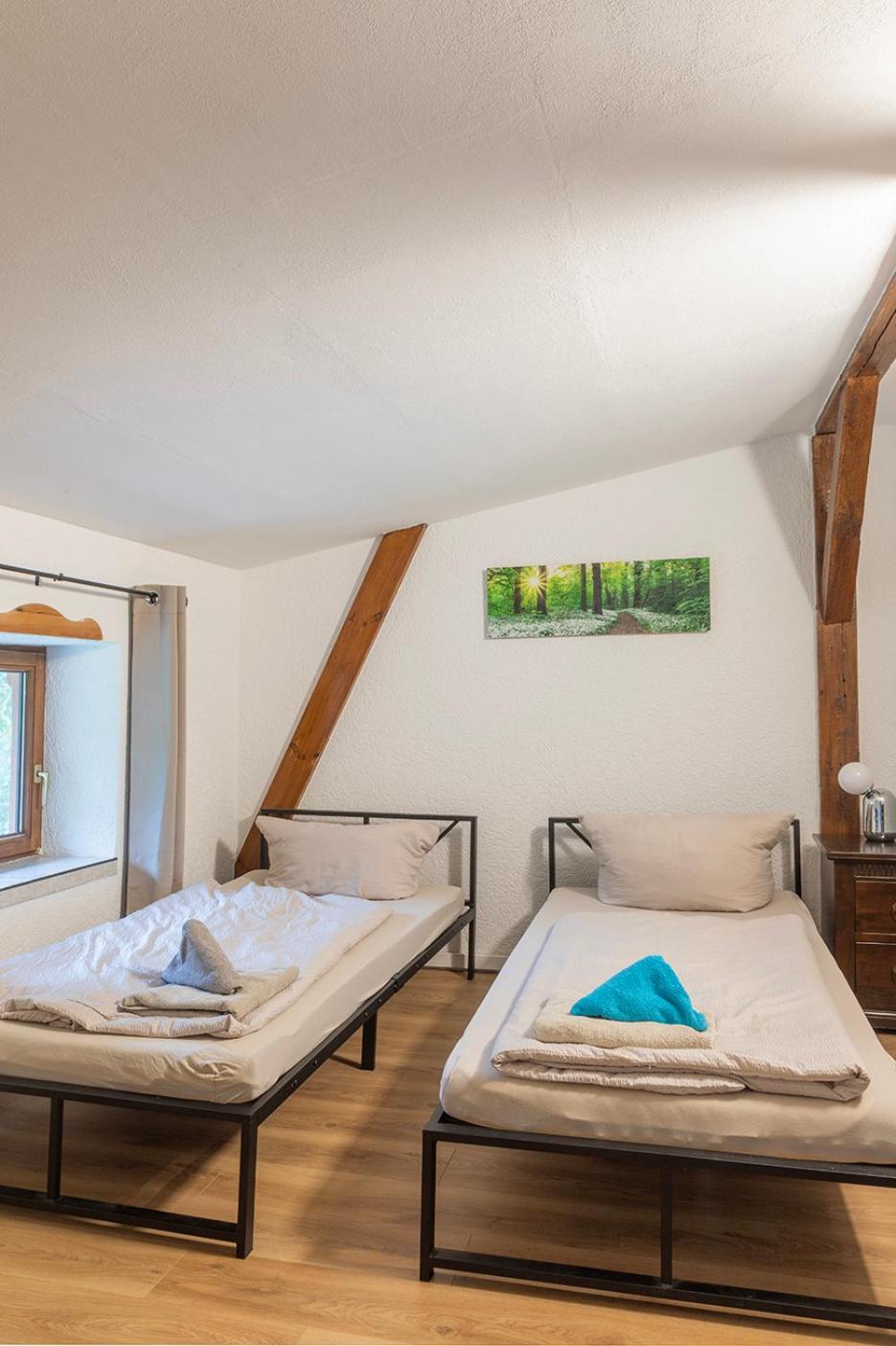 Neu renoviert: 11 Zimmer mit großer Wohnküche, mitten in der Natur