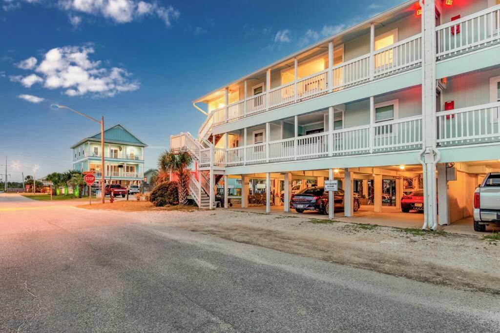 Deeded Beach Access- 10 min Walk to Hangout view 5