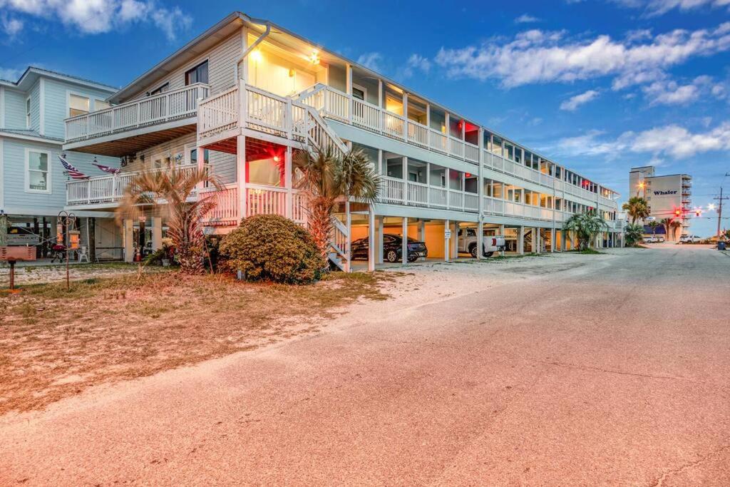 Deeded Beach Access- 10 min Walk to Hangout view 4