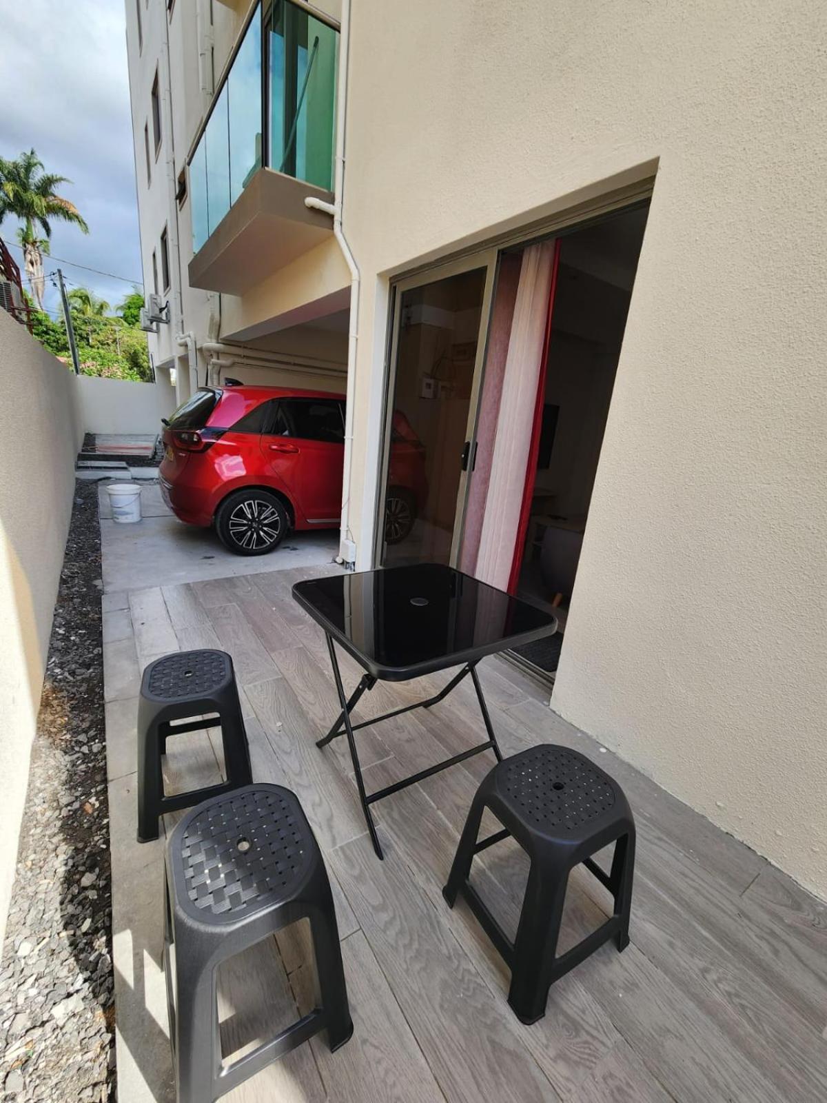 Camelia Bldg, Groundfloor, 3 min to beach view 2