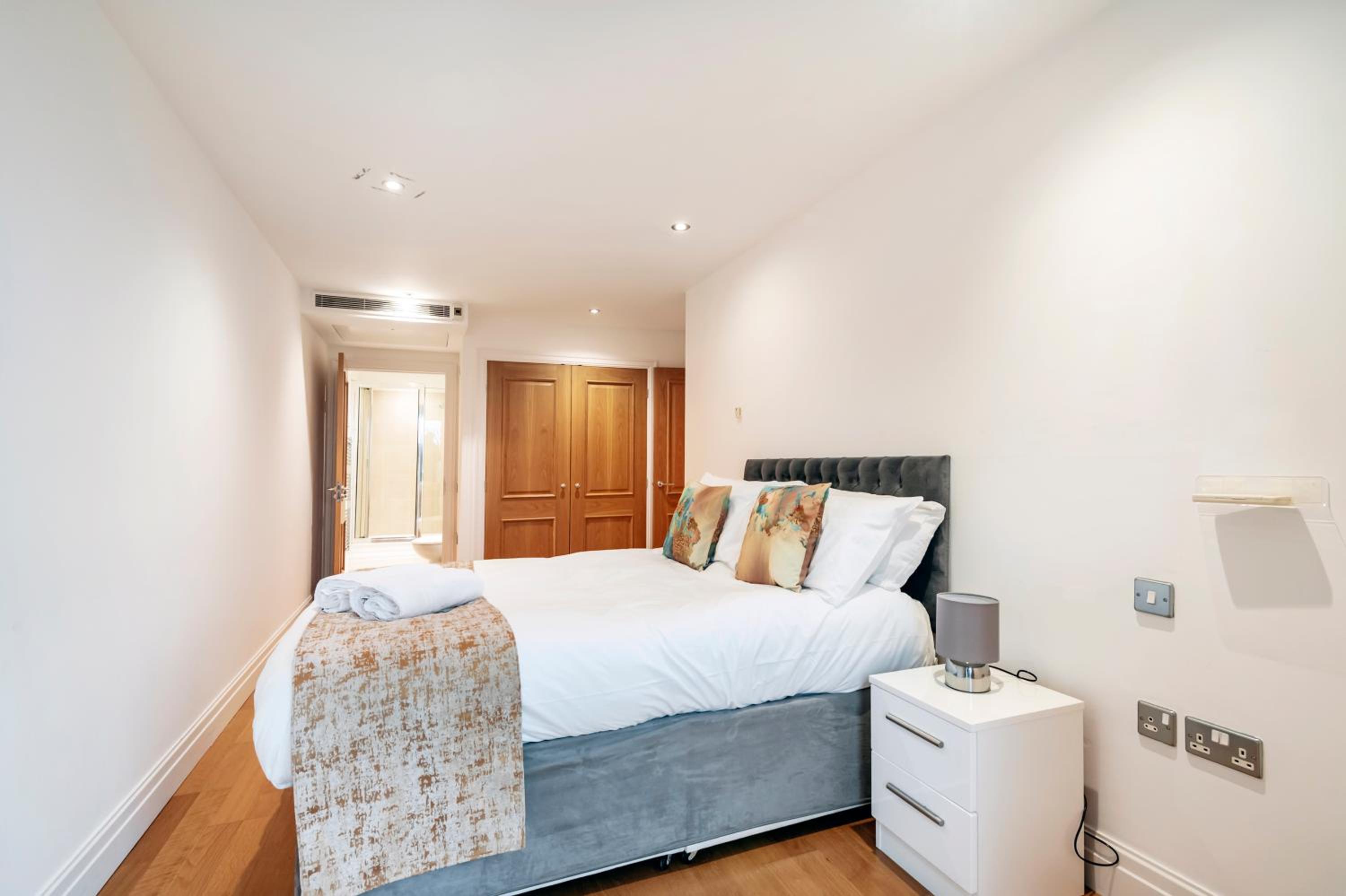 Paddington Basin View Apartment