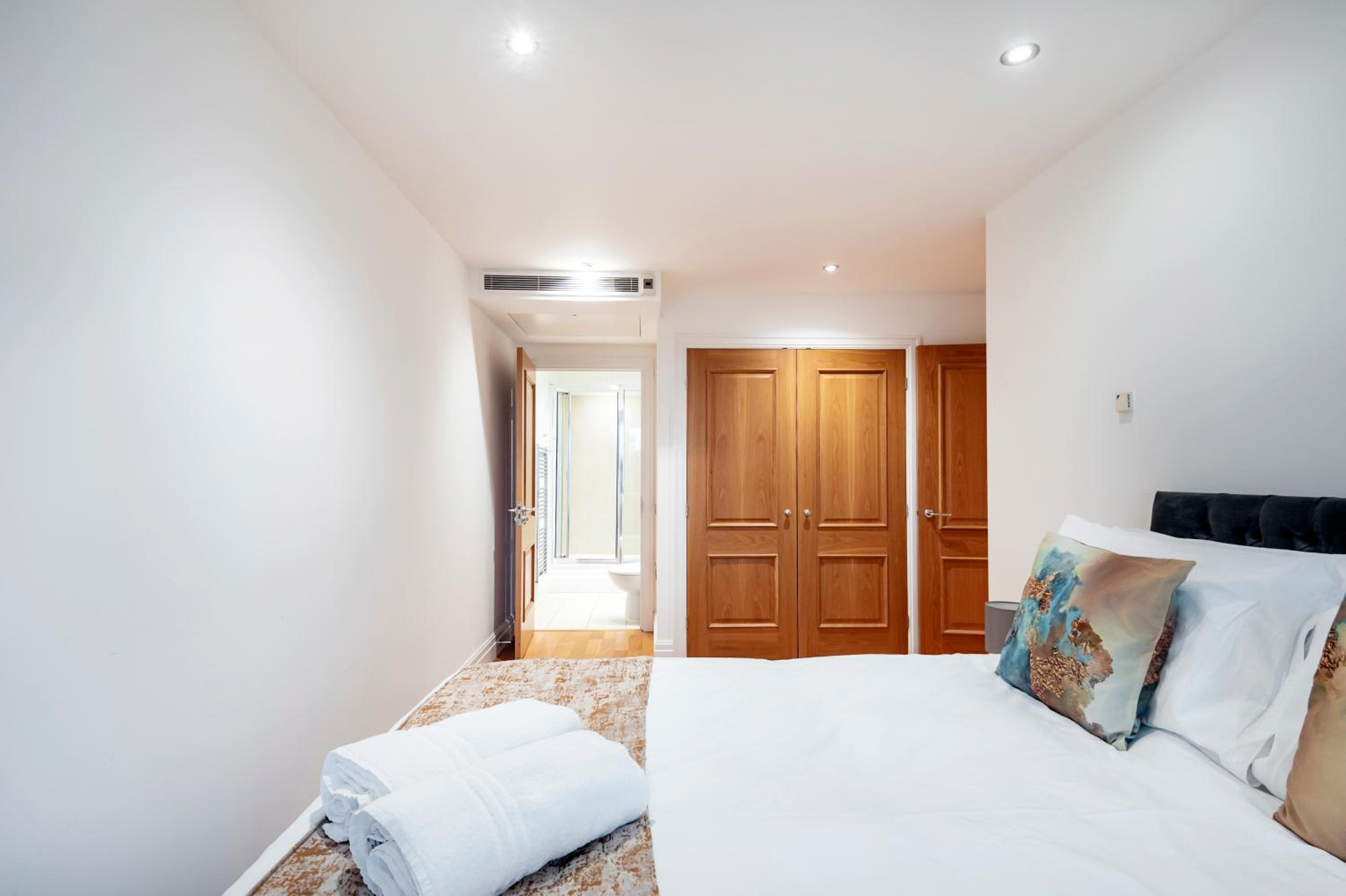 Paddington Basin View Apartment