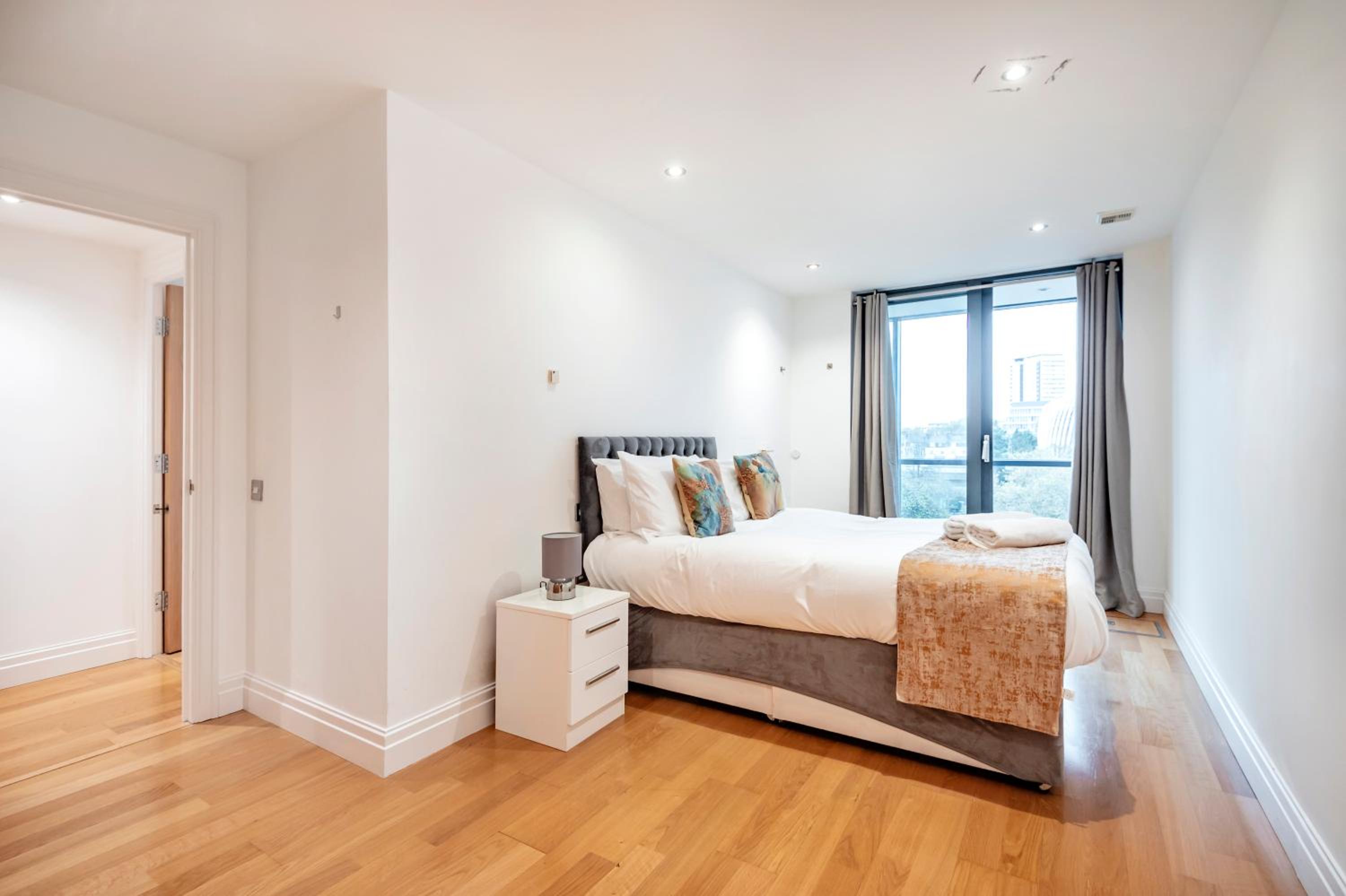 Paddington Basin View Apartment