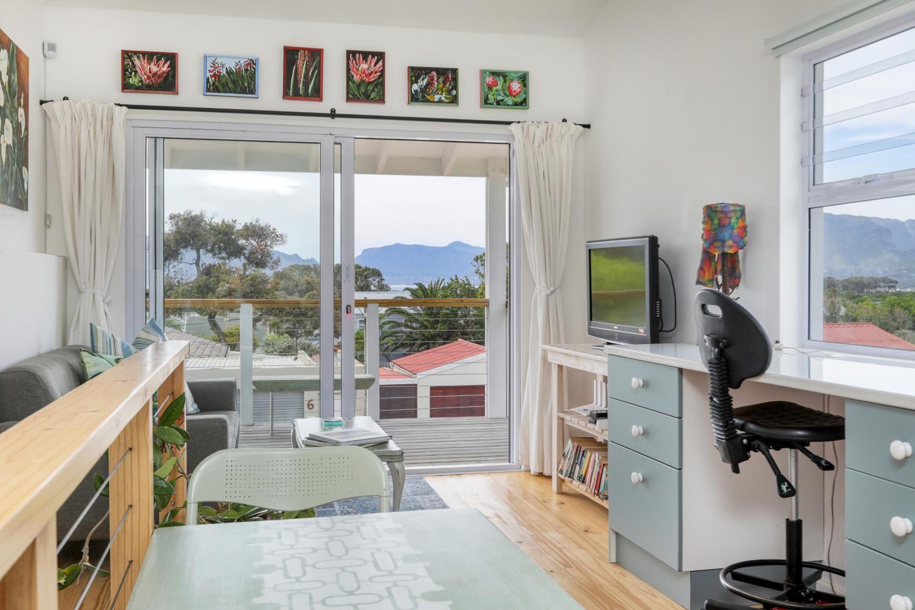 Cape Floral Cottage view 4