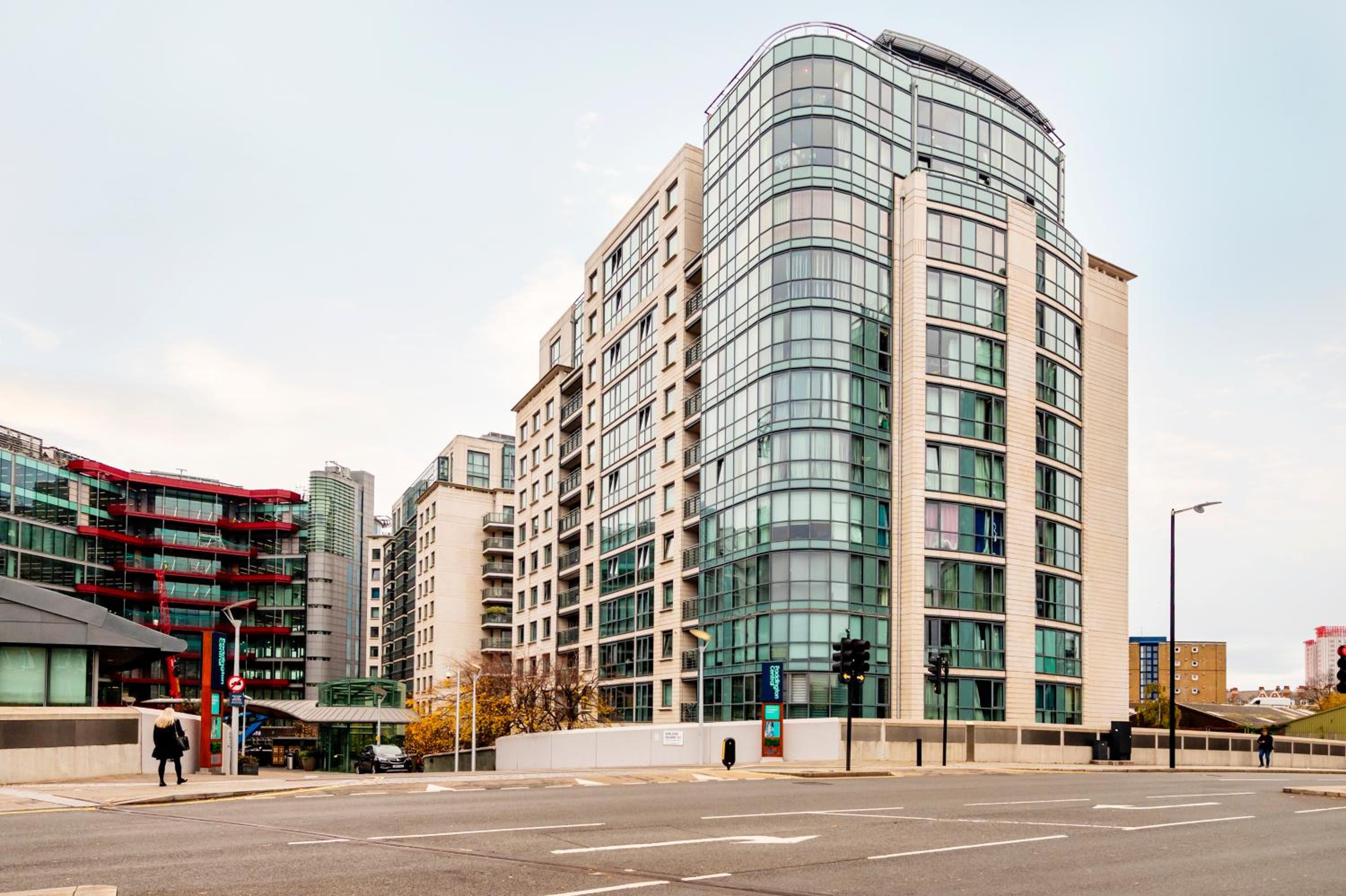 Paddington Basin View Apartment