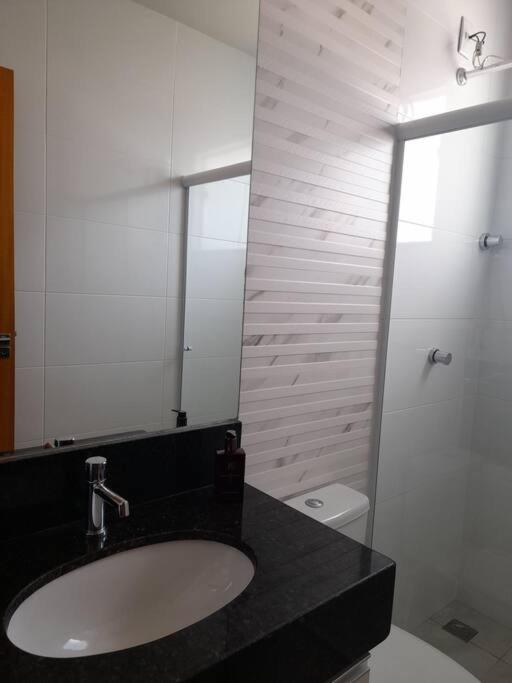 Apto novo, funcional, com vista para a serra