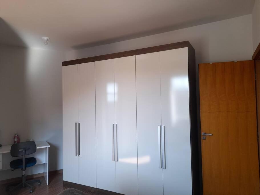 Apto novo, funcional, com vista para a serra