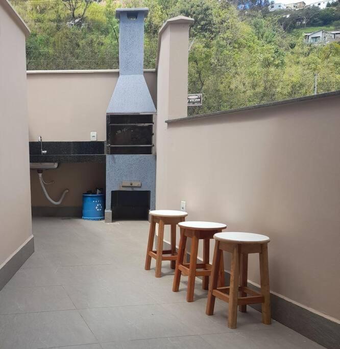 Apto novo, funcional, com vista para a serra