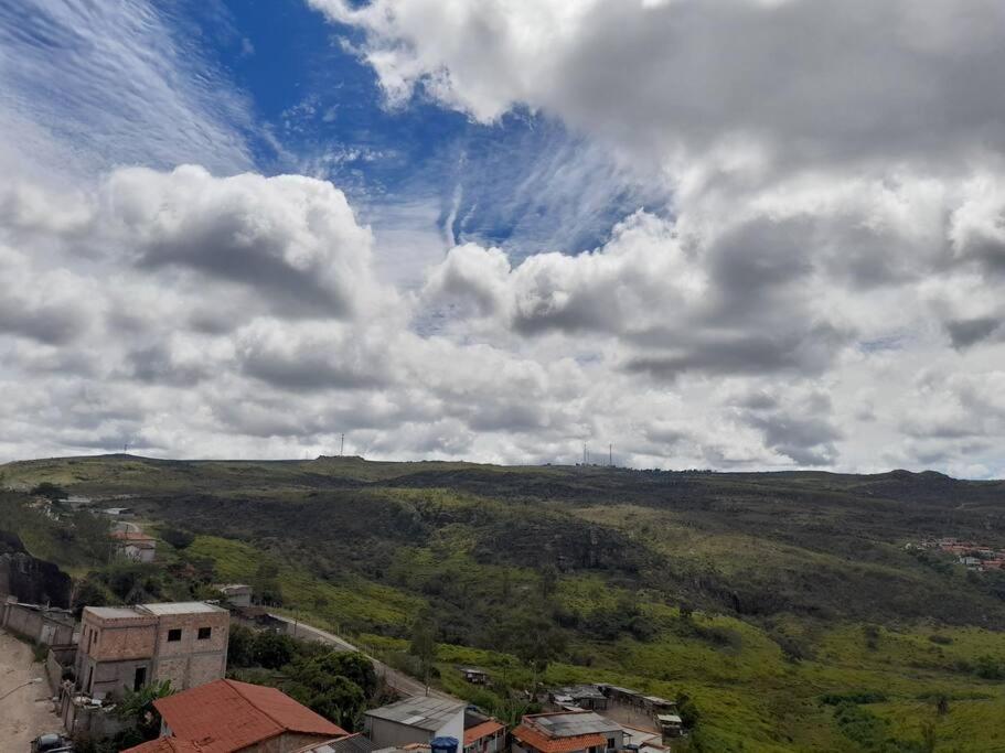 Apto novo, funcional, com vista para a serra