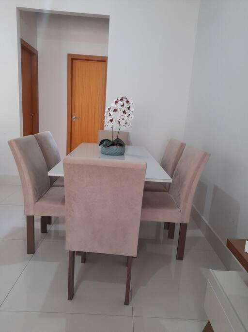Apto novo, funcional, com vista para a serra