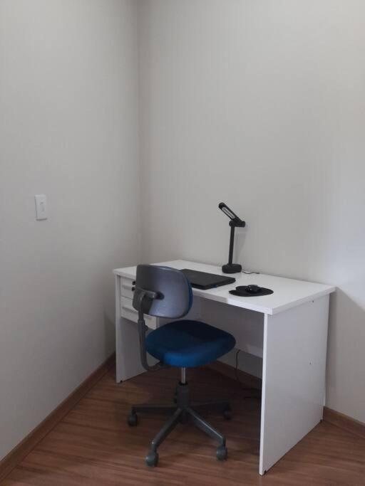 Apto novo, funcional, com vista para a serra