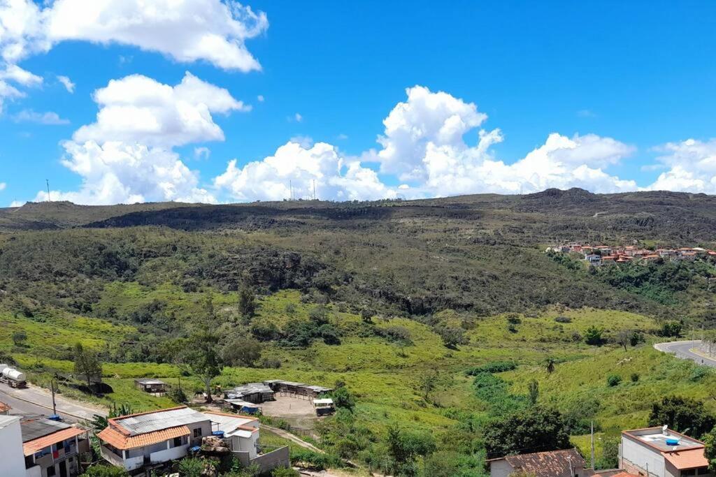 Apto novo, funcional, com vista para a serra