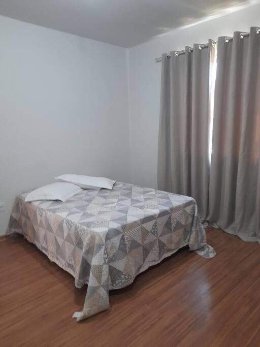 Apto novo, funcional, com vista para a serra