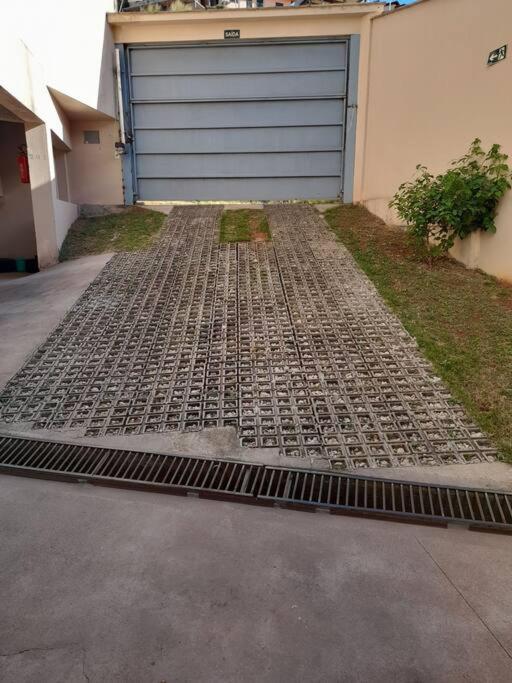 Apto novo, funcional, com vista para a serra
