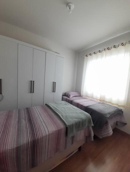 Apto novo, funcional, com vista para a serra