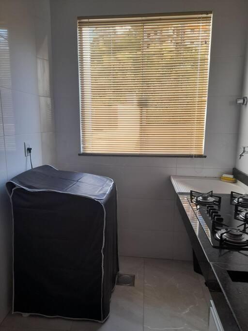 Apto novo, funcional, com vista para a serra