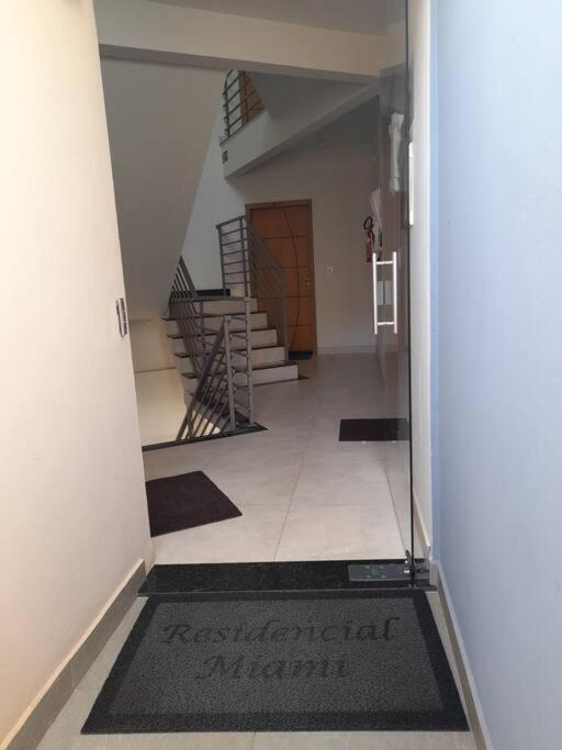 Apto novo, funcional, com vista para a serra