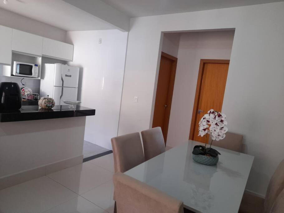 Apto novo, funcional, com vista para a serra
